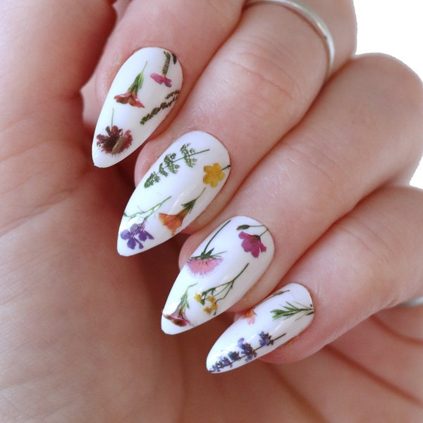 Kleurrijke bloemen op stam Waterglijbaan nagelstickers | Botanische nagelkunst | DIY-nagelmanicure | Geschenk