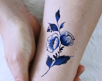 Nederlands Delfts Blauw tijdelijke tattoo | Nederlandse tijdelijke tattoo | bloemen tijdelijke tattoo | bloem tijdelijke tattoo | iets blauws bruiloft