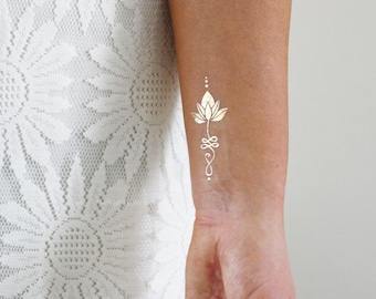 Gouden unalome lotus tijdelijke tattoo | gouden tijdelijke tattoo | lotus-tatoeage | boho-cadeau | gouden tatoeage | festivalsieraden | festival tatoeage