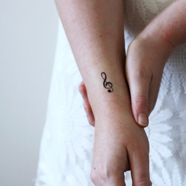 4 petits tatouages temporaires en forme de clé de sol | petit tatouage temporaire | tatouage temporaire musical | idée cadeau musique | cadeau chanteur | Tatouage musicien