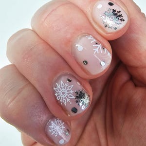 White and Silver Winter Snowflake Nail Decals | Christmas Nail Art | Festive & Elegant Nails | Water Slide Decals | Gift idea for Girls