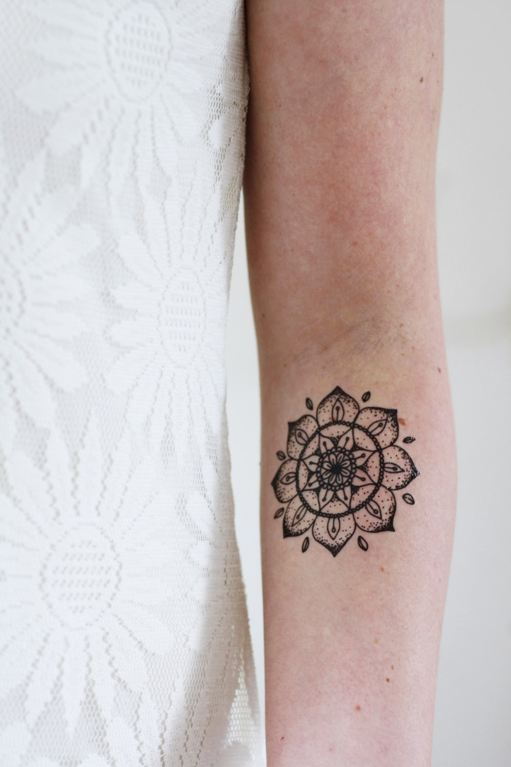 Waterproof Temporary Tattoo Sticker Chest Lace Henna Mandala Flash Tattoos  Wolf Diamond Flower Body Art Arm Fake Tatoo Women Men - AliExpress