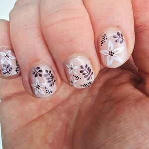 White Flowers with Black Centers and Black Leaves Nail Decals | Floral Nail Art | Elegant flower Nails | Water Slide Decals | Gift for Woman