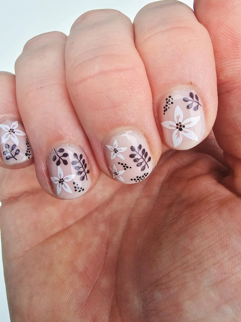 White Flowers with Black Centers and Black Leaves Nail Decals | Floral Nail Art | Elegant flower Nails | Water Slide Decals | Gift for Woman