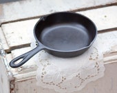 Birmingham Stove and Range Co. Red Mountain series 3, 6 5 8 cast iron skillet pan in excellent condition.