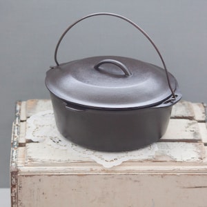 Nice Lodge Cast Iron Dutch Oven Pot 5 Quart Self Basting Lid #8, 10-1/4