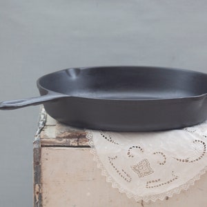 10.25 CNC Machined Smooth Cast Iron Skillet free Lodge Deluxe