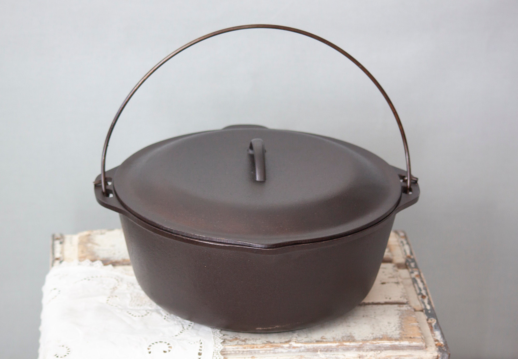 Vintage Cast Iron Lodge number (8) DO Dutch Oven was made in the 1950s.  W/Lid