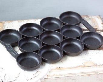 Nathaniel Waterman Gem pan from the 1800's in excellent condition with gate marks