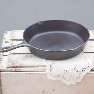 Lodge #8, 10-1/2&quot; cast iron skillet pan in excellent condition.