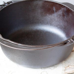 Lodge #10 cast iron dutch oven, minus the lid, in excellent condition manufactured in the 1970's-1980's