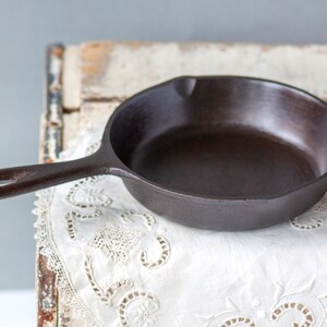 Vintage #3 Birmingham Stove and Range century series cast iron Skillet pan, 6 5/8 inch in excellent condition.