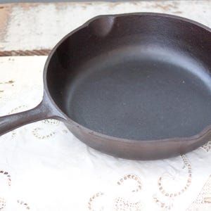 Birmingham Stove and Range, #5, 8-1/8&quot; cast iron skillet in excellent condition, cast iron pan