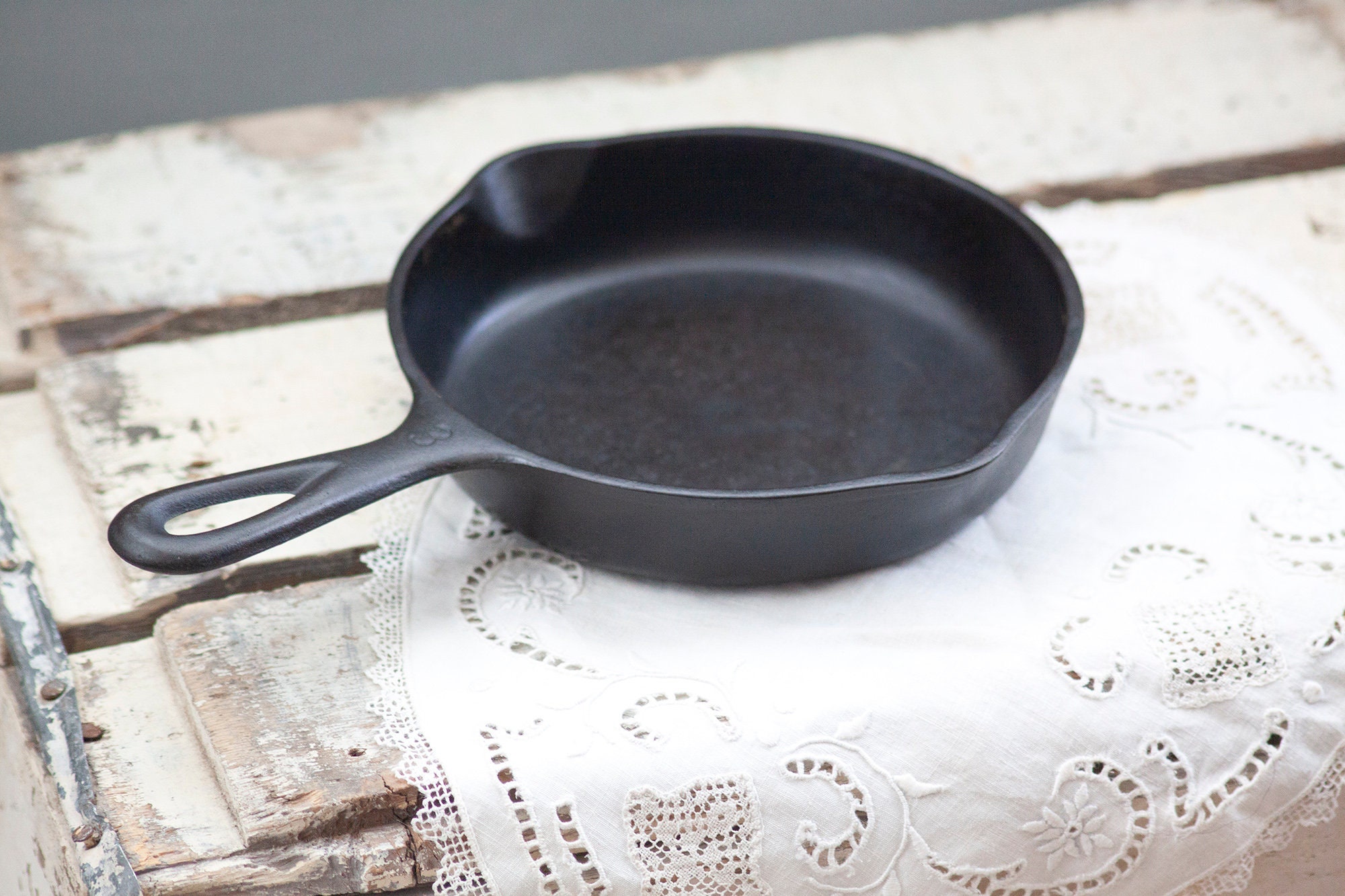 Beautiful Lodge 10, 12 Cast Iron Skillet Manufactured in the 1940's-1950's  in Excellent Condition. 