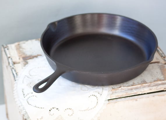 Lodge 12 Cast Iron Skillet