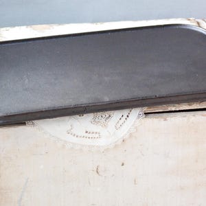 Un-marked Wagner Ware griddle manufactured in the 1930&#39;s-1950&#39;s in excellent condition.