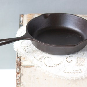Lodge #5, 8&quot; cast iron  skillet pan in excellent condition manufactured in the 1980&#39;s.