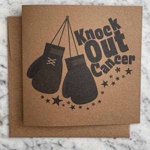 Wenskaart kanker knock-out - bokshandschoenen - leuke beterschapskaart / aanmoedigingskaart / kankerkaart