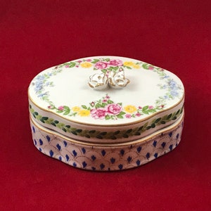 Paris Royal Peior t a’ la Main Porcelain Trinket Box