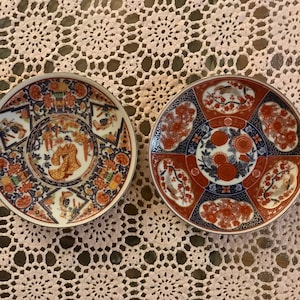 Vintage/Antique IMARI Ware Porcelain Set of 2 Medium Plates