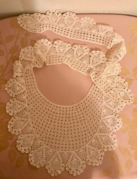 Beautiful Vintage Long Lace Collar