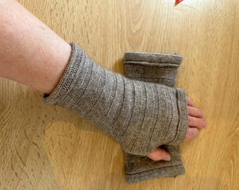 Cashmere Fingerless Gloves, mitts, wrist warmers, hand warmers, gloves. Brown