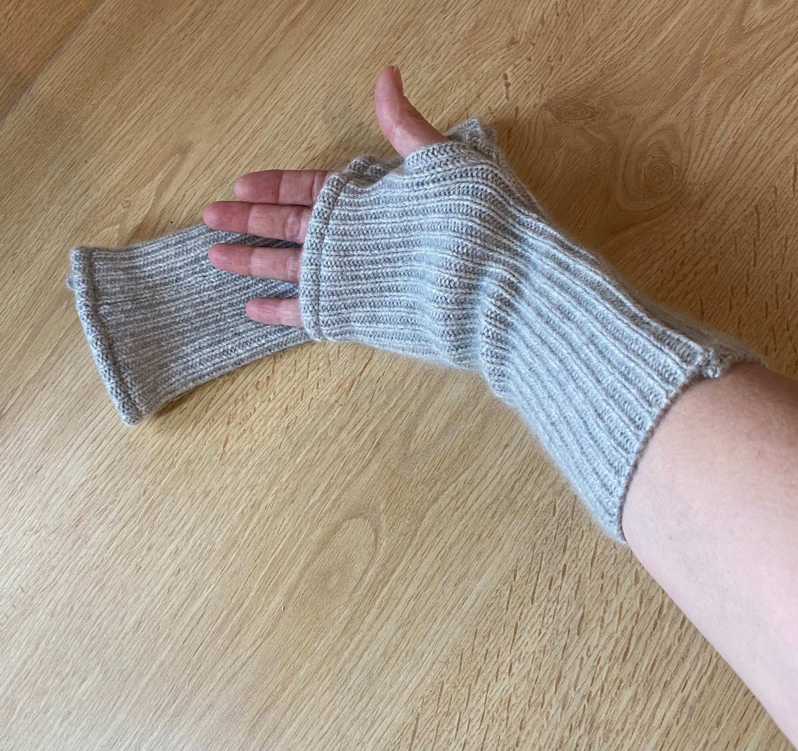 mens fingerless gloves Accessoires Handschoenen & wanten Armwarmers wristwarmers *FUN-alp-man* gift for men knit  mittens cuffs for him 