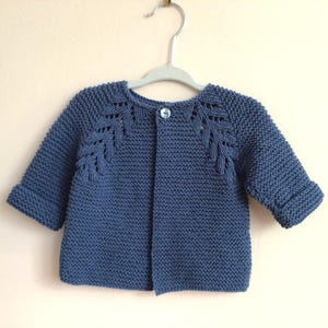 Handgebreid vest/jasje voor baby&#39;s, perfect babycadeau - scandi-stijl, leeftijd 3-6 maanden