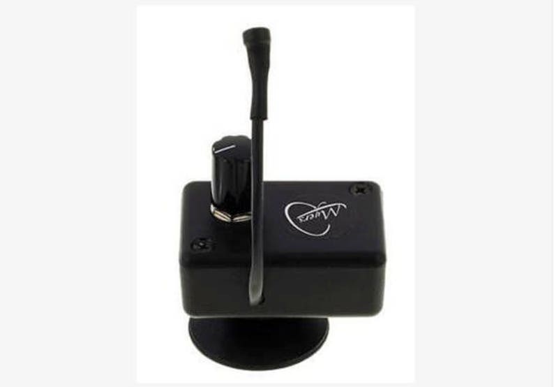 The Grip Resonator Guitar Pickup With Flexible Microgoose Neck by