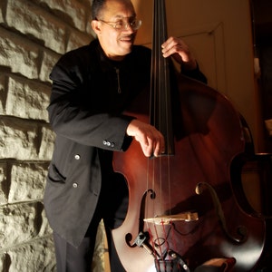 Upright Bass PICKUP with Flexible Micro-Gooseneck. The smallest, all-in-one, preamp/active pickup ! See it in action! myerspickups.com