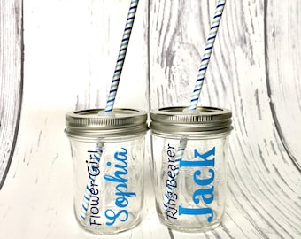 UNO personalizzato Fiore Ragazza o Anello Bearer Vetro Tumbler, Personalizzato Bambini Cup, Bambini Mason Jar Tumbler, Regalo Flower Girl, regalo portatore di anello
