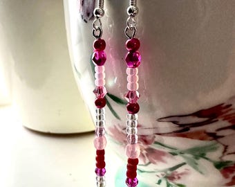 Boucles d'oreilles en perles de cristal roses faites main : long fil d'argent pendant