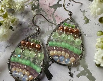 Boucles d'oreilles avec perles vertes et cuivre : boucles d'oreilles pendantes en verre faites main