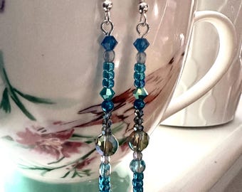 Boucles d'oreilles en perles de cristal bleu faites main : bijoux longs en fil d'argent