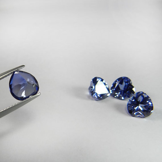 FINE HEART SHAPE DARK BLUE SYNTHETIC CORUNDUM SAPPHIRE 4x4 mm 6x6 mm 8x8 mm