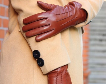 Gants élégants en cuir cognac pour femmes - cuir d'agneau nappa doux et lisse - gants d'hiver chauds, gants doublés de cachemire.