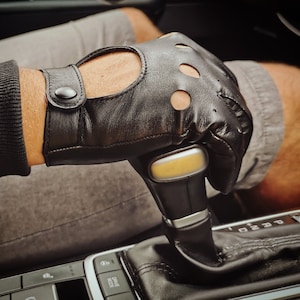 Men&#39;s car driving gloves, touch screen gloves, soft Italian nappa lamb leather, great gift