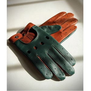 Men&#39;s car driving gloves, soft Italian nappa lamb leather, light brown with green color mix driving gloves