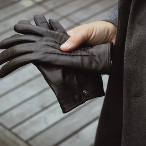 Gants en cuir doublés de cachemire pour hommes avec fermeture à bouton au poignet cuir d'agneau nappa italien doux, gants d'hiver chauds pour hommes, fabriqués en Europe image 5