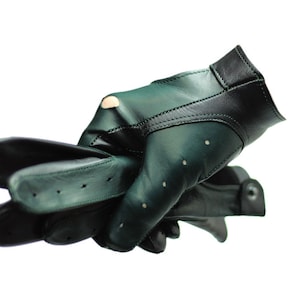 Men&#39;s car driving gloves, soft Italian nappa lamb leather, British Racing Green gloves, black and dark green gloves