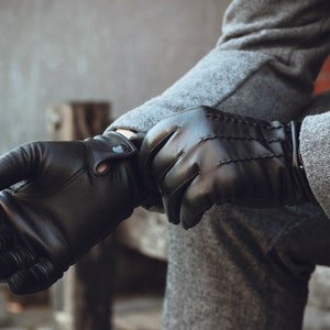 Gants en cuir doublés de cachemire pour hommes avec fermeture à bouton au poignet cuir d'agneau nappa italien doux, gants d'hiver chauds pour hommes, fabriqués en Europe image 1