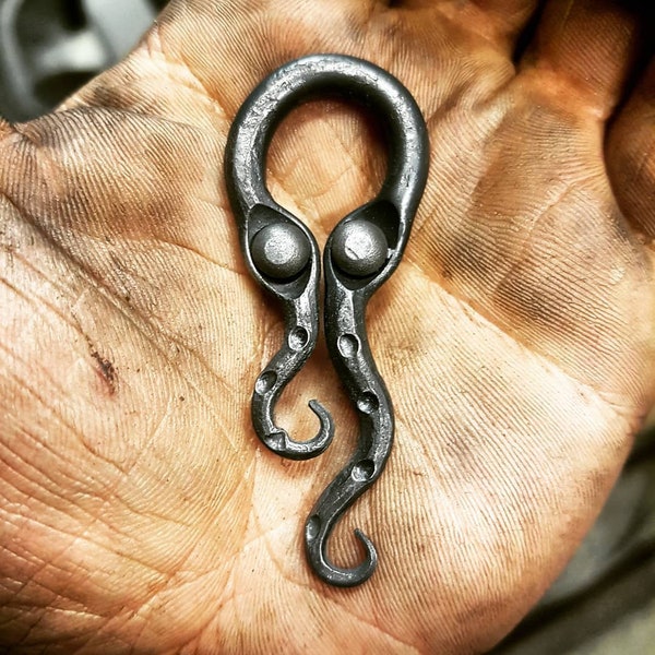 A hand forged Cthulhu pendant . Comes supplied with a high quality elk leather thread.