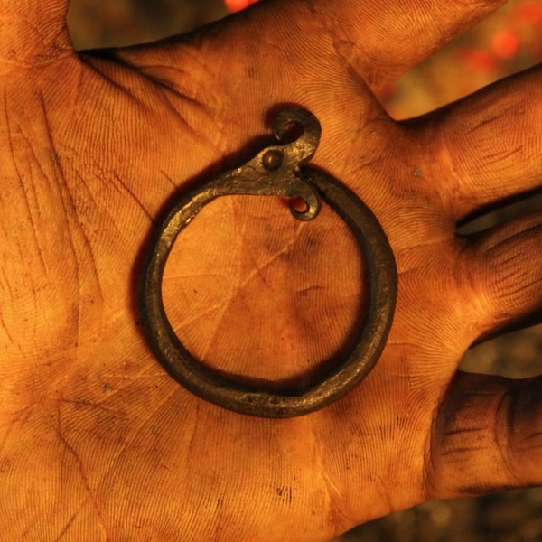 A hand forged Ouroboros/ Midgård/World serpent pendant . Comes supplied with a high quality elk leather thread.