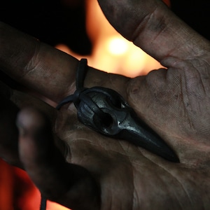 Forged Raven Skull Pendant – Emblem of Mystery, Transformation & Intuition