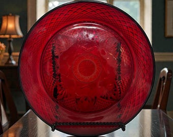 A Set of 2 Cristal d’ Arques Luminarc Ruby Red 10.5 Pressed Glass Dinner Plates - 1 Set Available