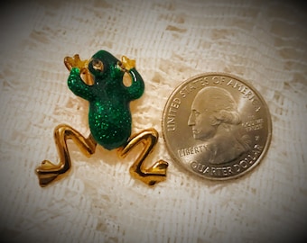 Adorable Green Enamel Frog Brooch  Gold Tone Setting Dangling Legs, Frog Brooches Pins Free Shipping