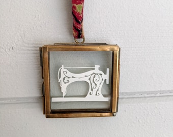 Vintage Style Sewing Machine Papercut Art: Miniature Framed Decor