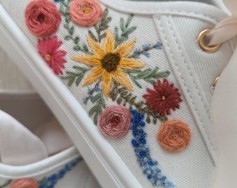 オーダーメイド刺繍キャンバスシューズ：カスタムサマーブーケデザイン
