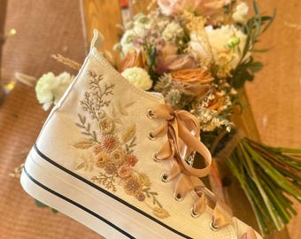 オーダーメイド刺繍フローラルハイカットトップス：ボヘミアンブライダルキャンバススニーカー