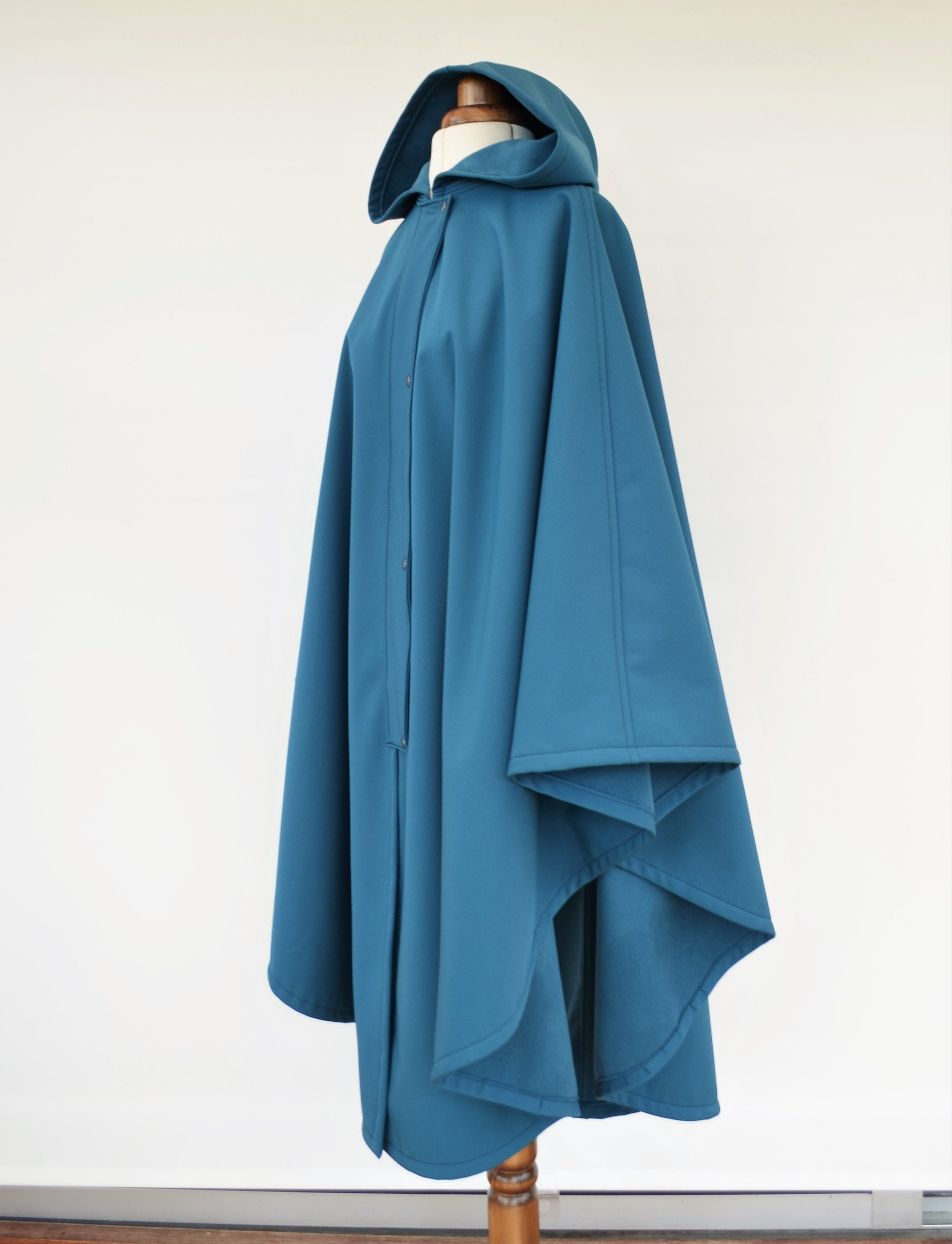 Capa de lluvia de talla grande, Poncho de lluvia para mujer, impermeable  con capucha, chaqueta gótica de talla grande, ropa futurista -  México